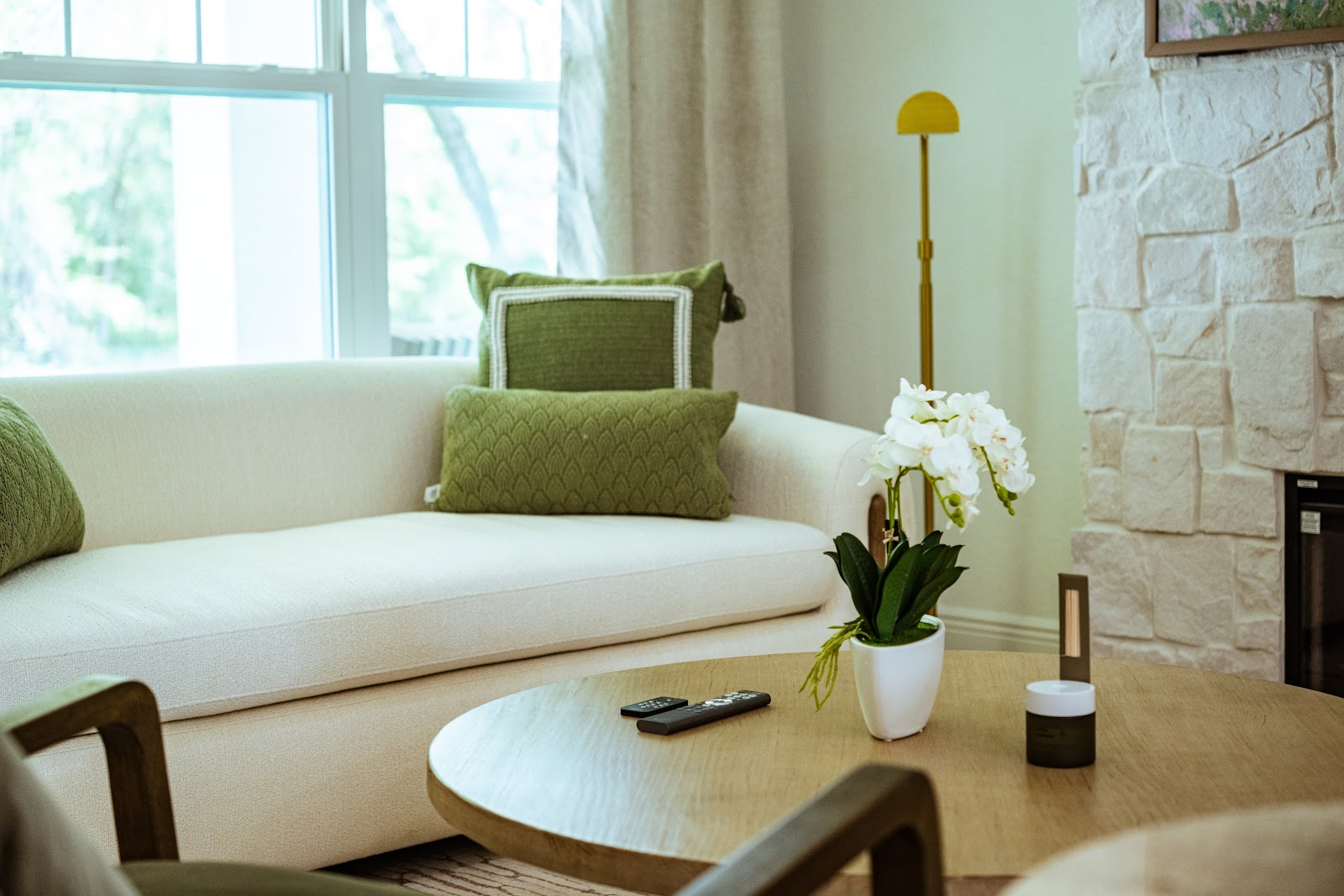 Living room interior design by Elmbridge Design, project photo 31