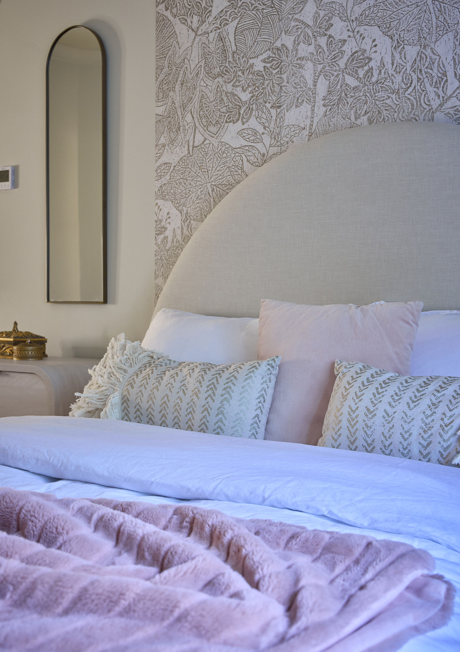 Bedroom interior design by Elmbridge Design, Burwood Park project photo 17