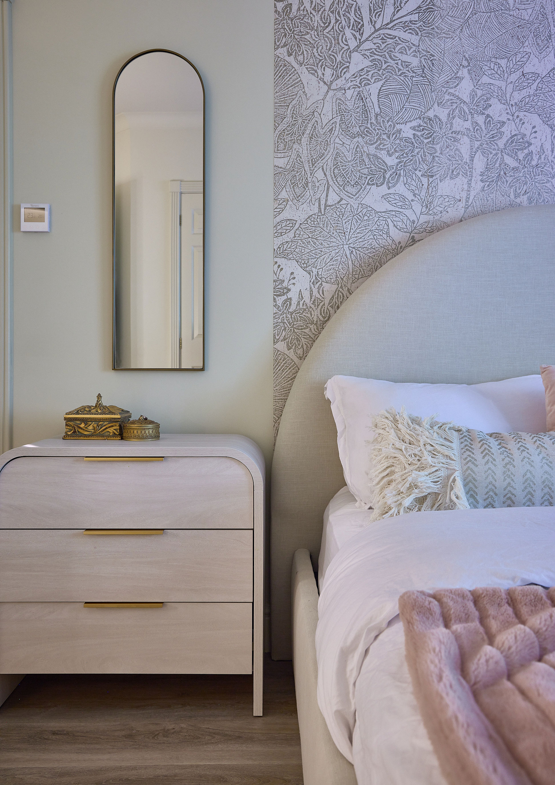 Bedroom interior design by Elmbridge Design, Burwood Park project photo 18