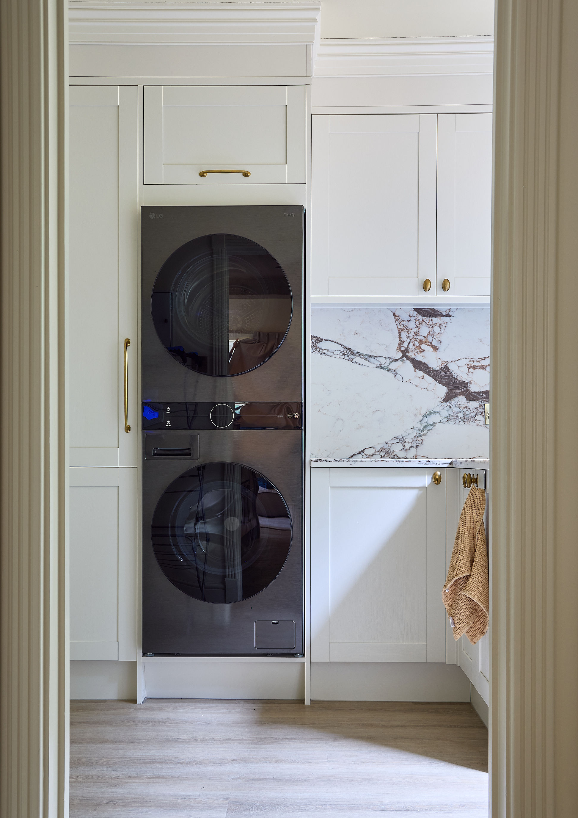 Kitchen interior design by Elmbridge Design, Burwood Park project photo 22
