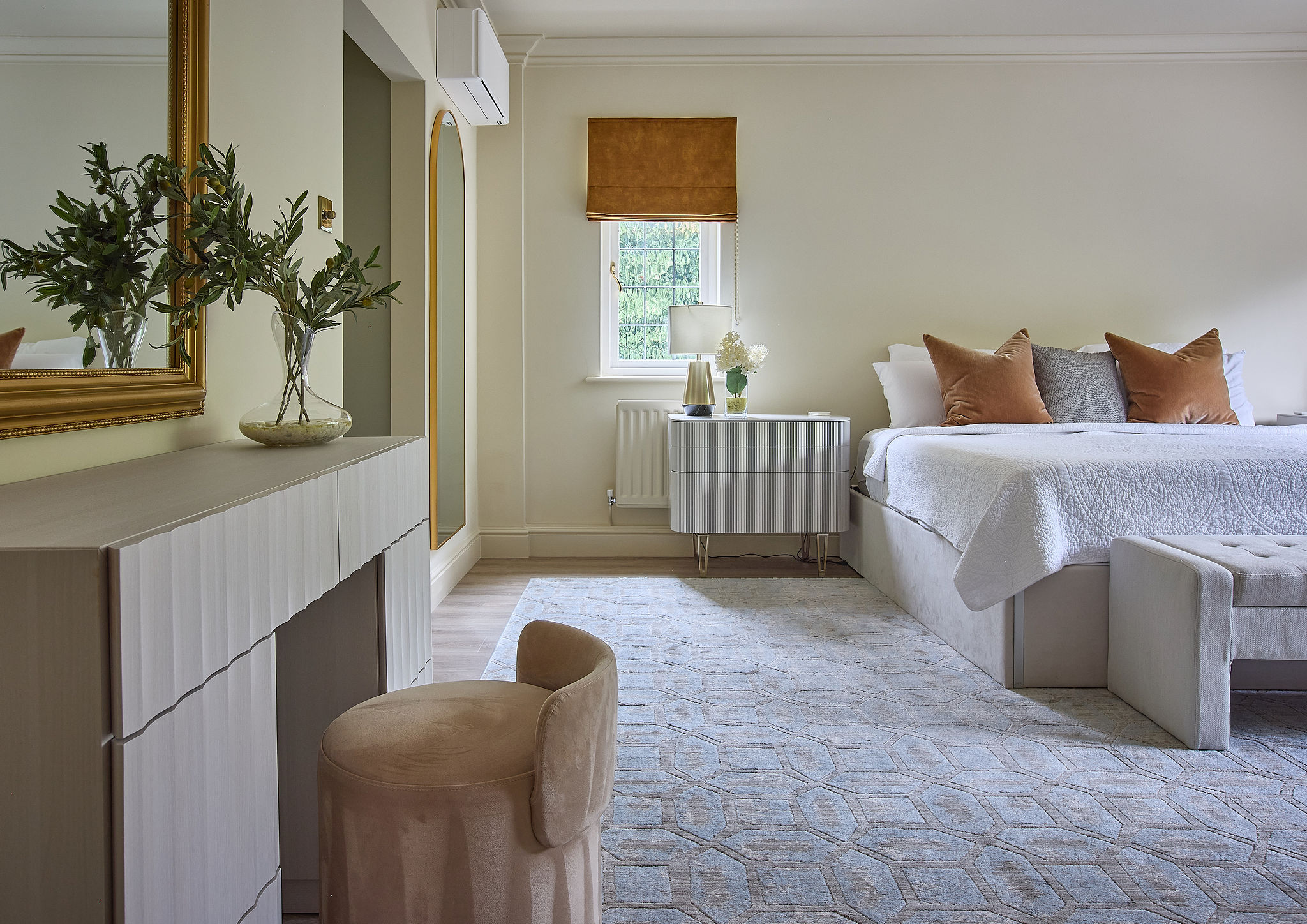 Bedroom interior design by Elmbridge Design, Burwood Park project photo 11