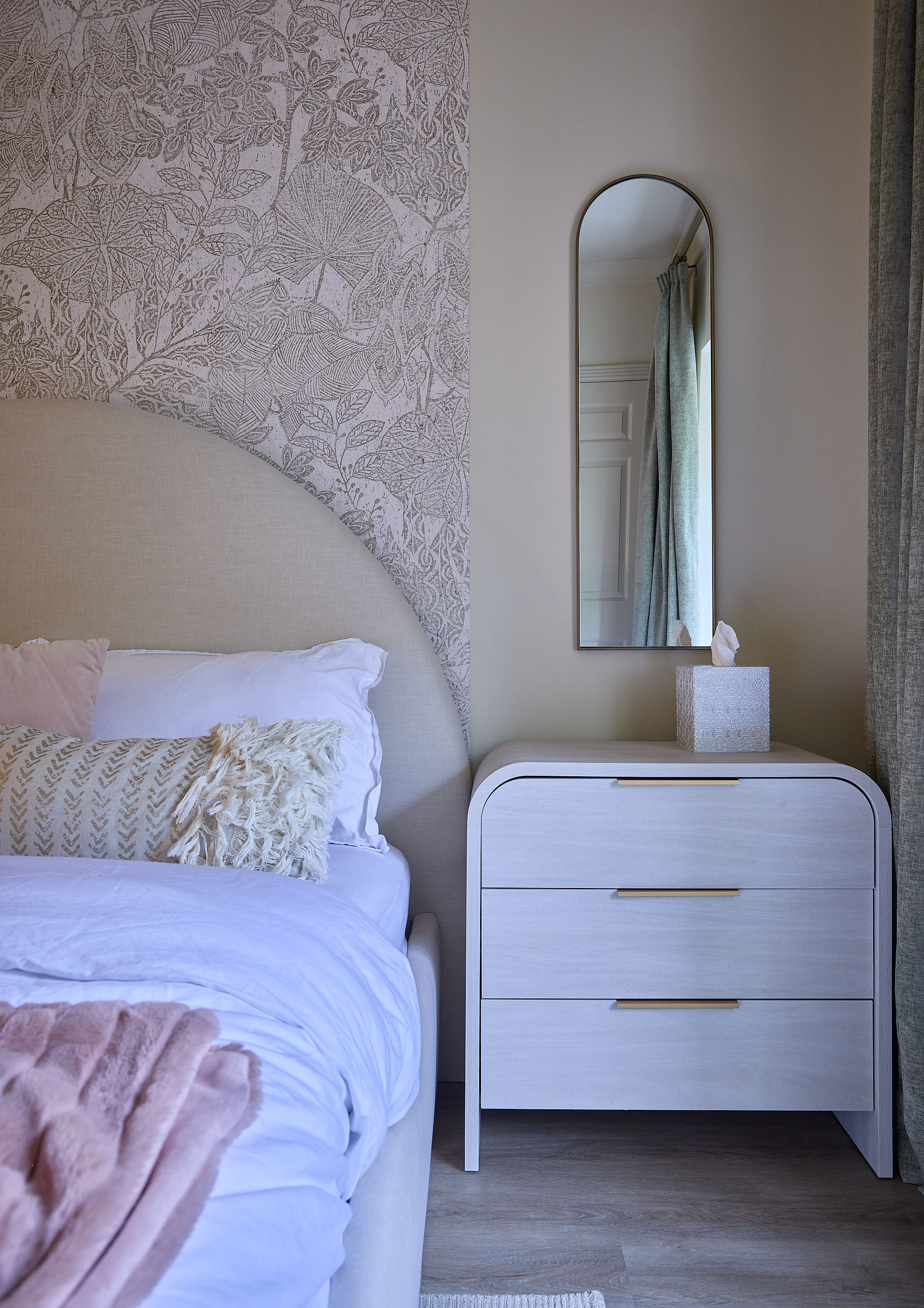 Bedroom interior design by Elmbridge Design, Burwood Park project photo 13