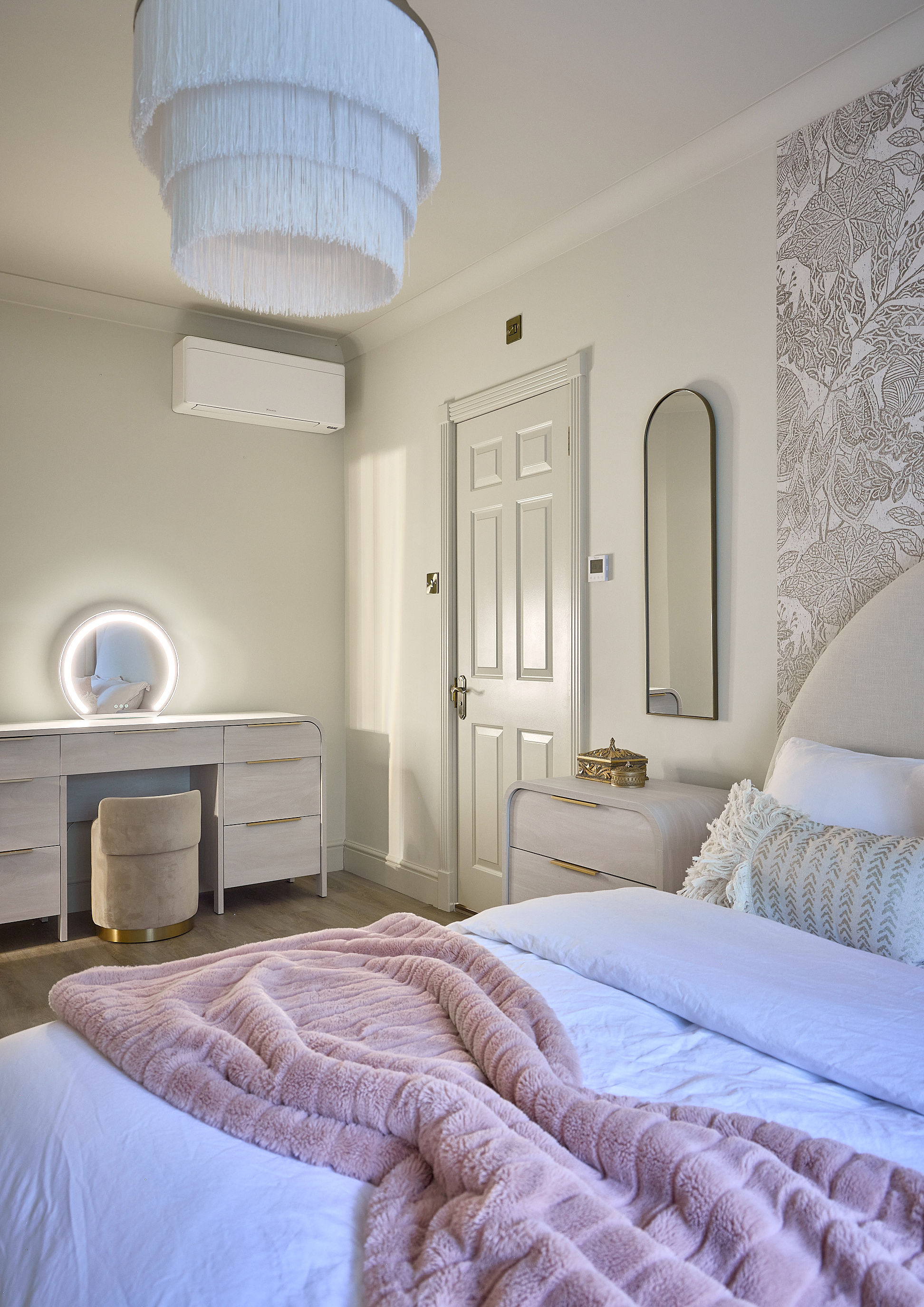 Bedroom interior design by Elmbridge Design, Burwood Park project photo 16