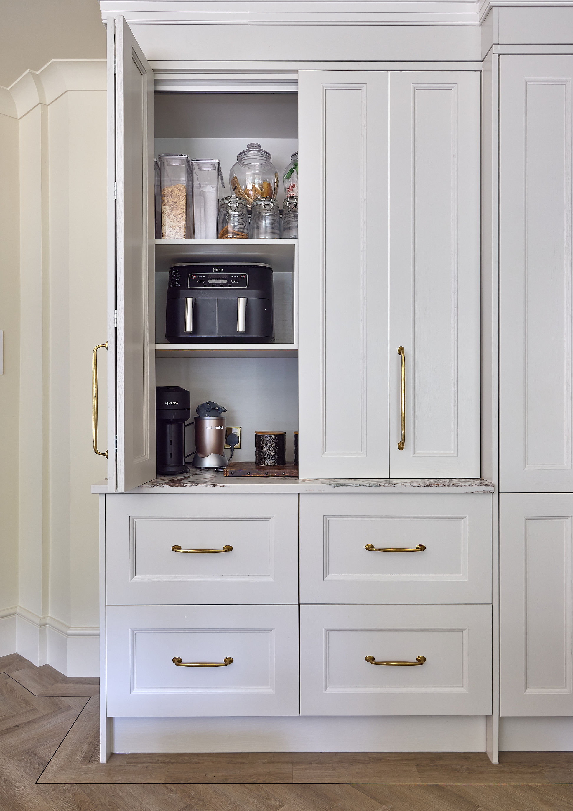 Kitchen interior design by Elmbridge Design, Burwood Park project photo 1