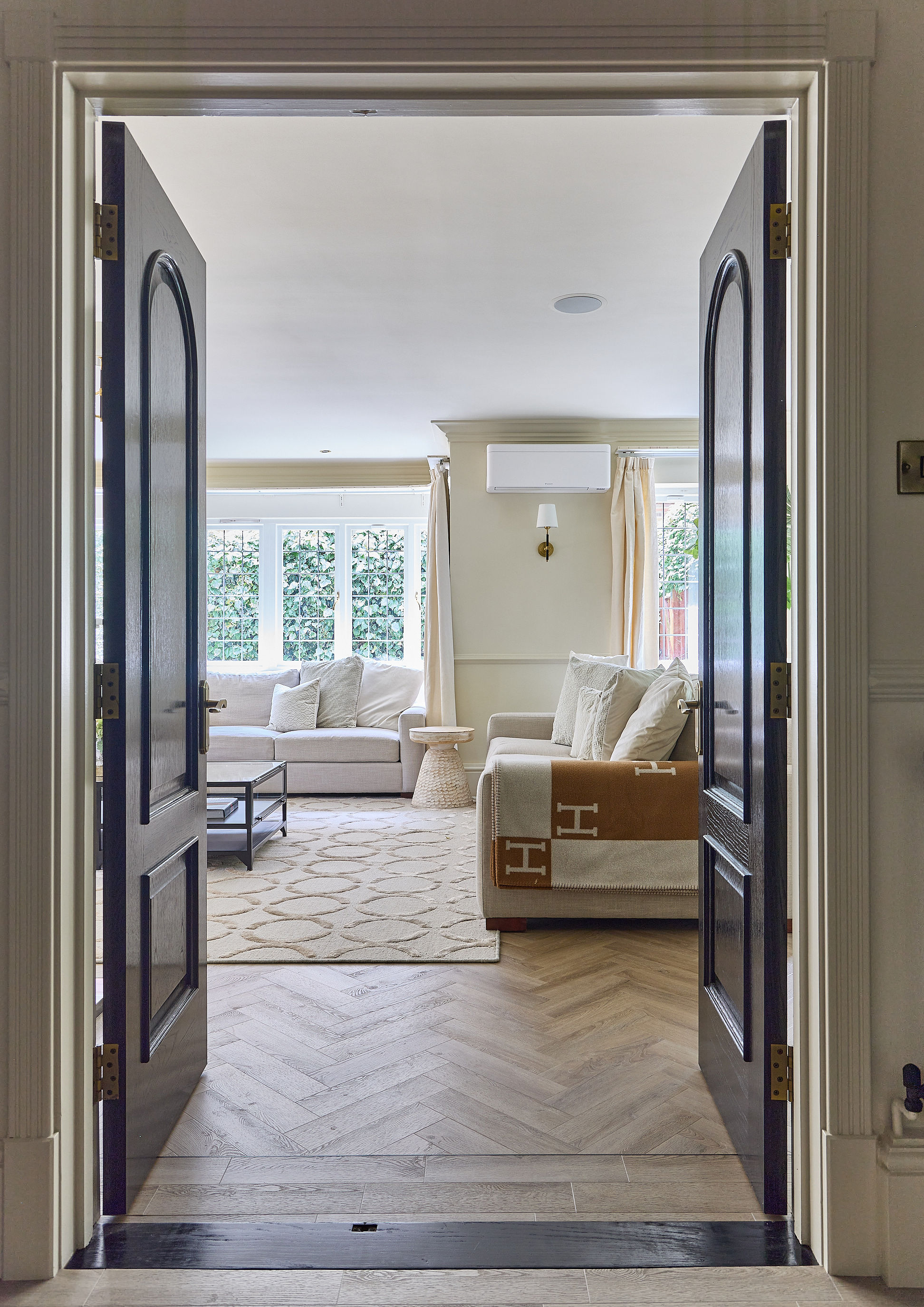 Living room interior design by Elmbridge Design, Burwood Park project photo 10