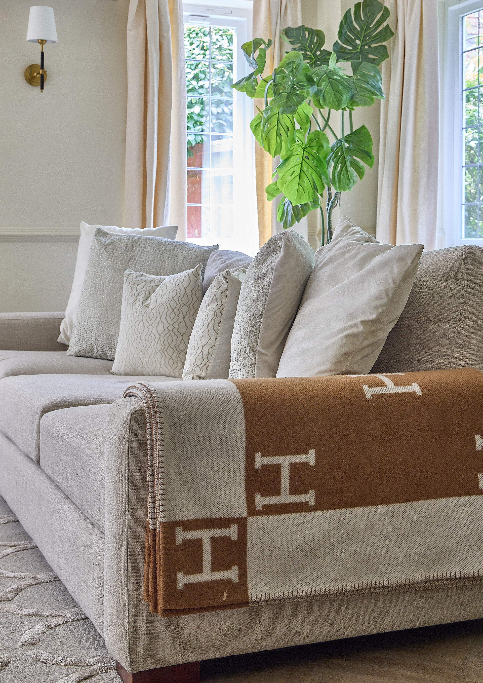Living room interior design by Elmbridge Design, Burwood Park project photo 5