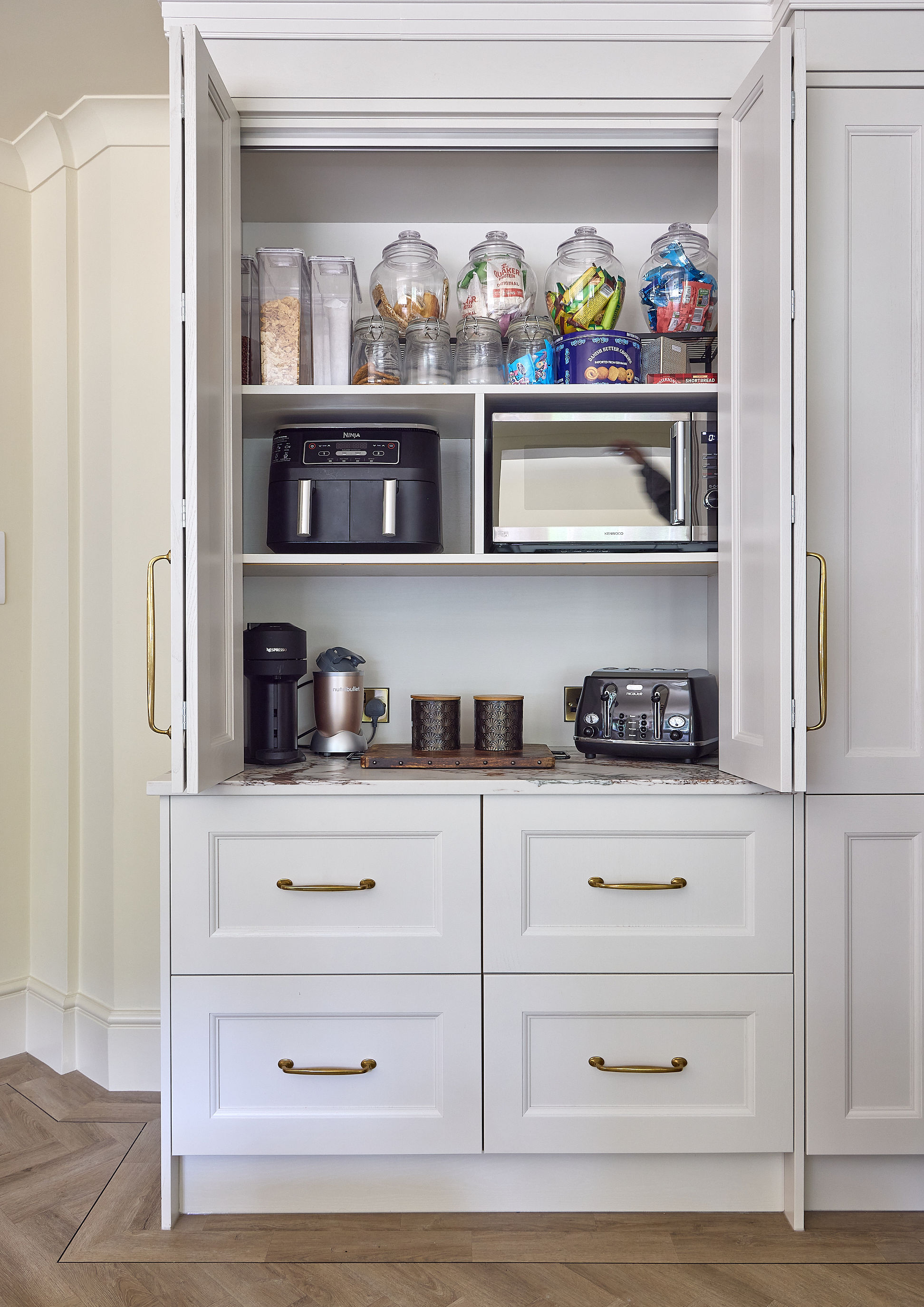 Kitchen interior design by Elmbridge Design, Burwood Park project photo 2