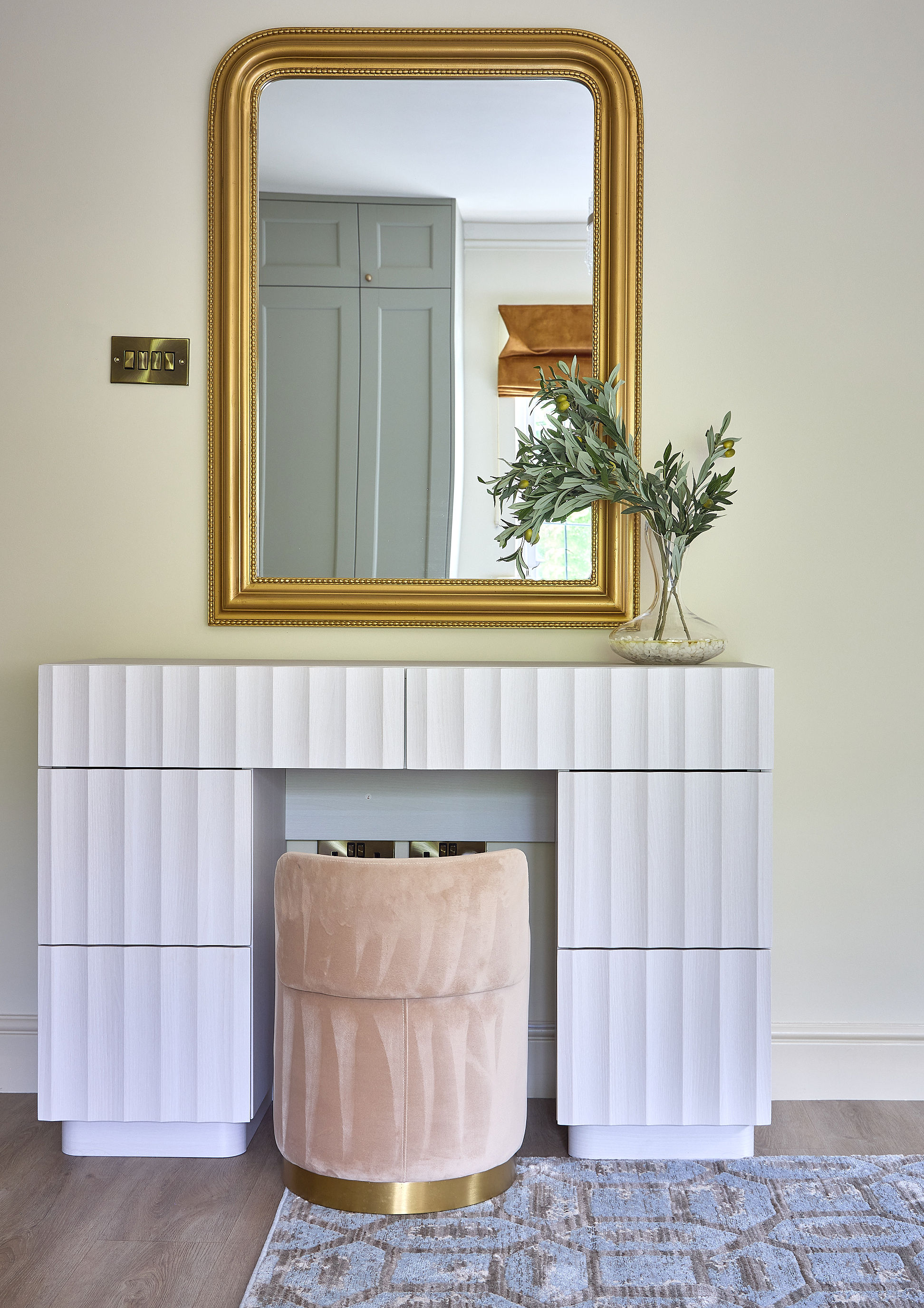 Bedroom interior design by Elmbridge Design, Burwood Park project photo 14